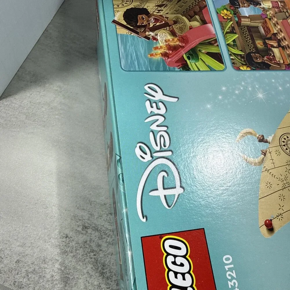LEGO Disney Princess Moana's Wayfinding Boat Building Toy 43210 NEW SEALED